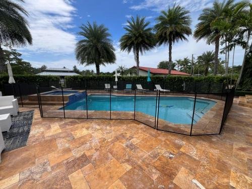 Removable safety pool fence