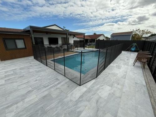 poolfence_black_finished_marbeltiles_far