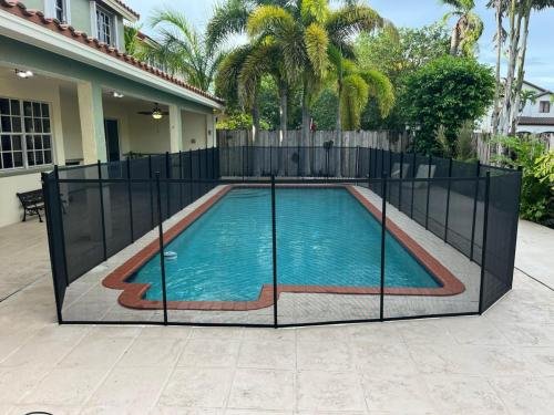 poolfence_black_finished_smallpool_1