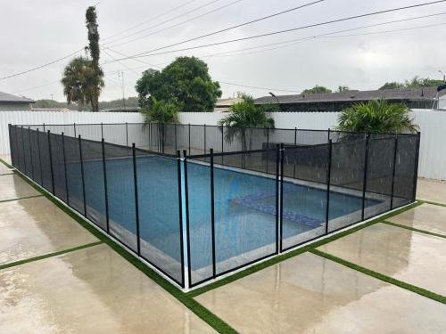 poolfence_black_finished_smallpool_4